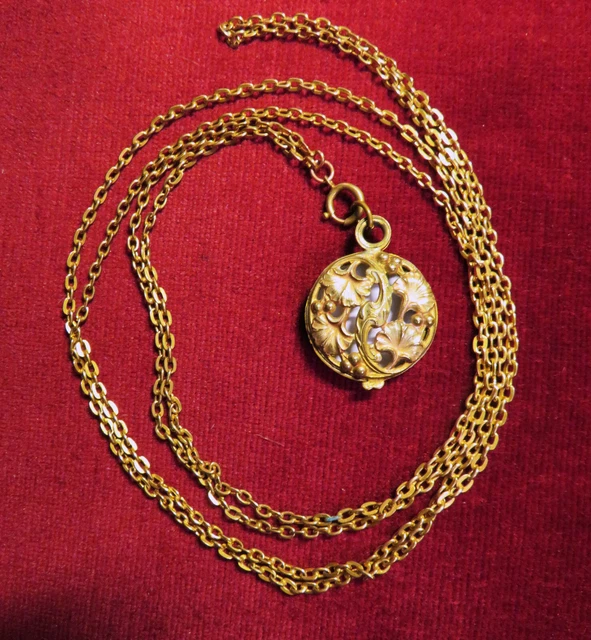 Pendentif Ancien Plaqué Or Art Nouveau - Breloque Feuilles - Occasion