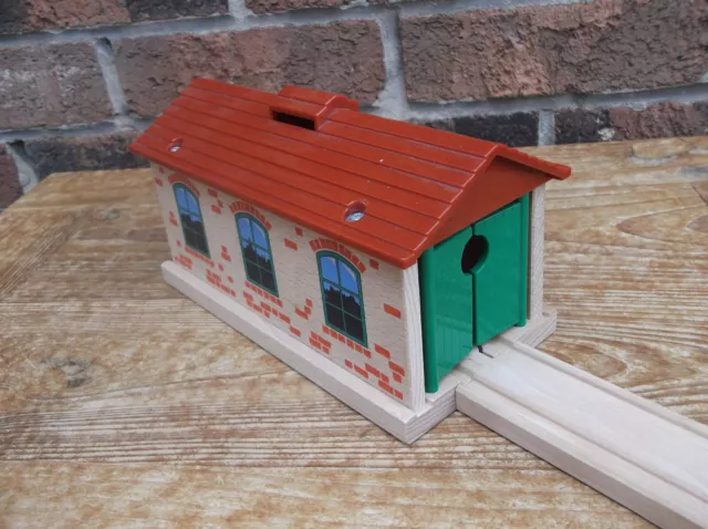 Thomas the Tank Engine & Friends Compatible - WOODEN BRIO SINGLE ENGINE SHED