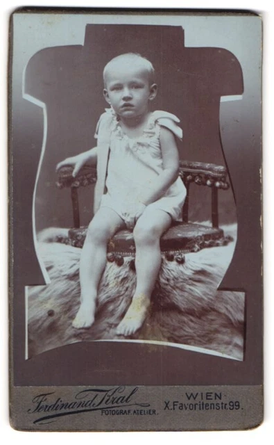 Fotografie Ferdinand Kral, Wien, Favoritenstr. 99, Portrait kleiner Knabe im we
