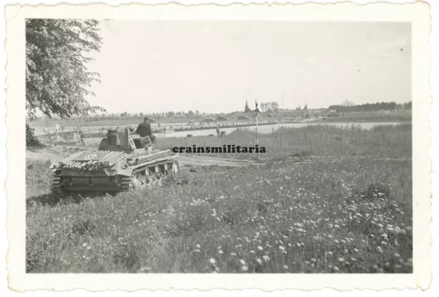 Orig Foto 9.PD Panzer III Tank bei Notbrücke Kirche Holland 1940 Maas Waal Rijn
