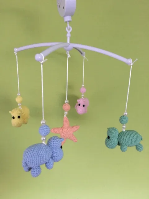 Mobile Musical avec Hippopotames Faits Main Au Crochet 2