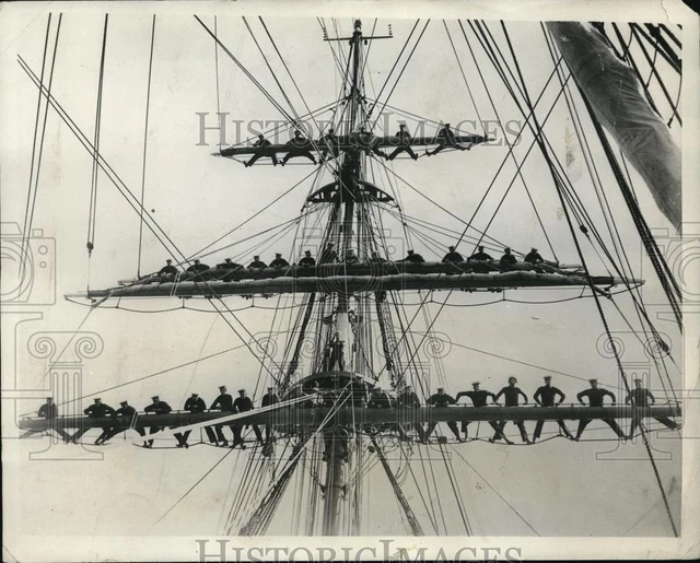 1931 Press Photo Cadets of Italian Naval Training Ships Amerigo Vespucci.