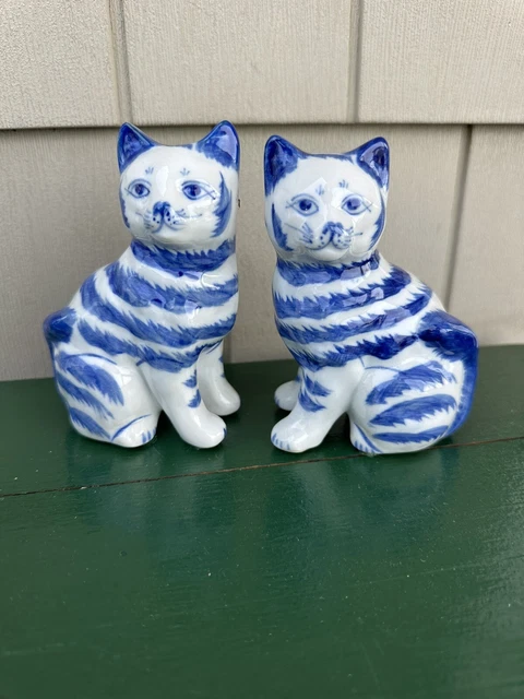 Vintage Chinese Chinoiserie Blue & White Cat Figurines Pair