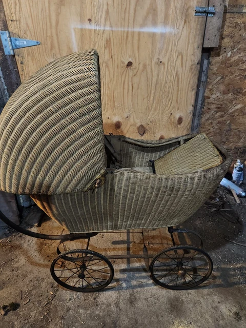 Antique Victorian 1940s Era • WICKER BABY CARRIAGE BUGGY STROLLER• Pick-Up
