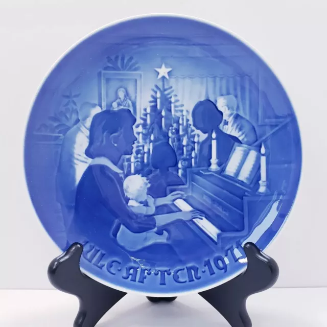 B & G Copenhagen Jule After 1971 Christmas at Home 7.25" Porcelain Plate
