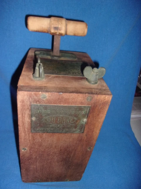 RARE ANTIQUE "DUPONT" RELIABLE No 2 RAILROAD DYNAMITE DETONATOR BLASTING MACHINE