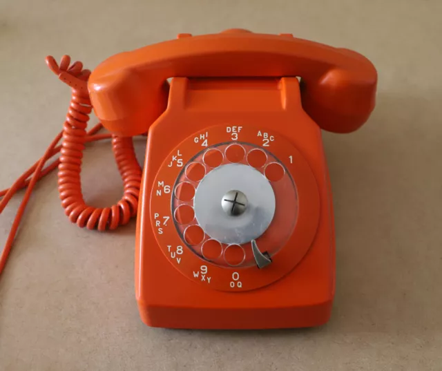 Téléphone vintage Socotel S63 orange 1978 bon Etat