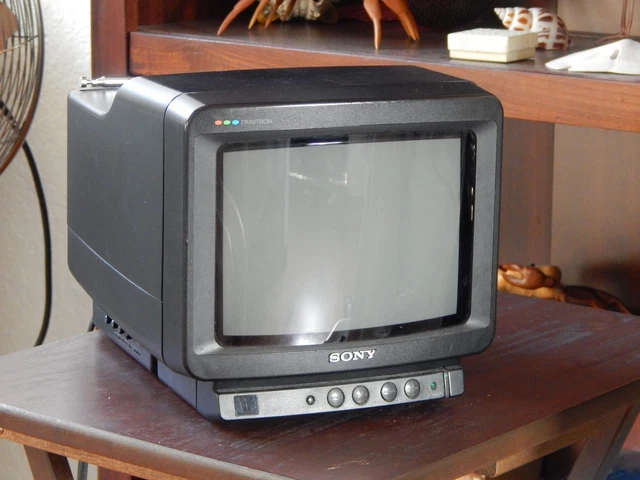 VINTAGE 1989 SONY Trinitron 8