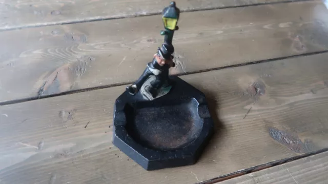 Vintage 1930s CAST IRON LAMP POST ASHTRAY