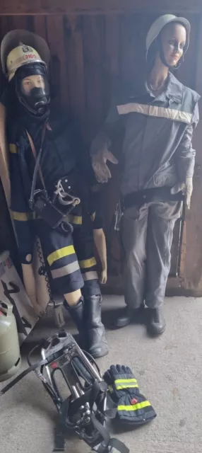 Zweimal Feuerwehr Schutzanzug Atemschutz Feuerwehruniform