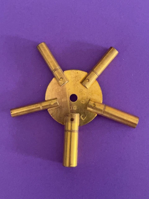 Une clé 5 branches pour remonter horloge et pendule numéros 2-4-6-8-10