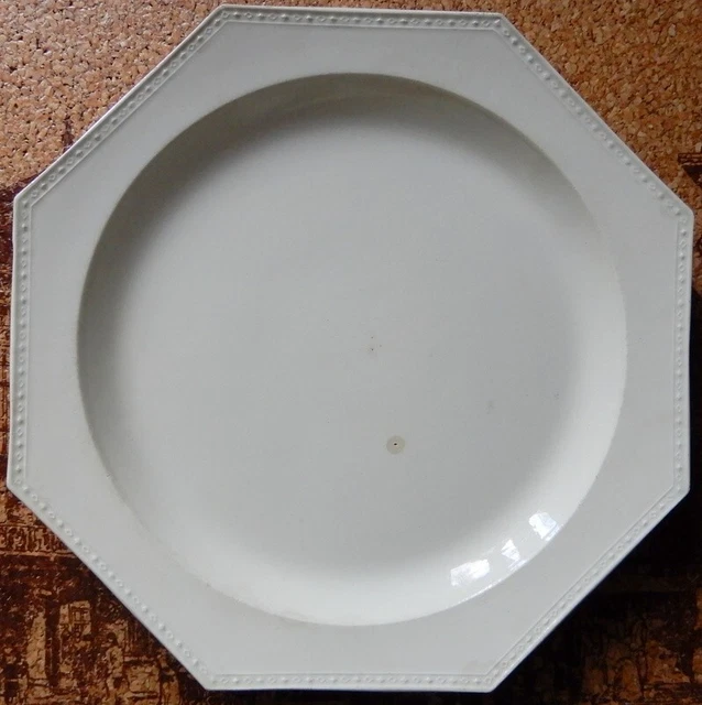 Ancienne assiette plate Octogonale terre de pipe CREIL Ivoire clair Décor Perlé
