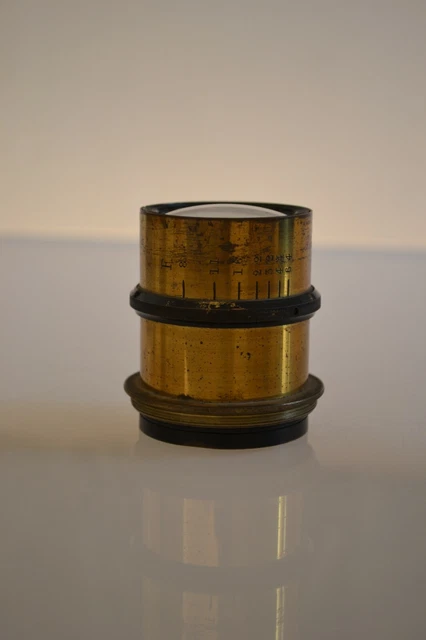 Ancien Objectif Photographique En Laiton – À Crémaillère – Pour Chambre Ou Appareil Photo