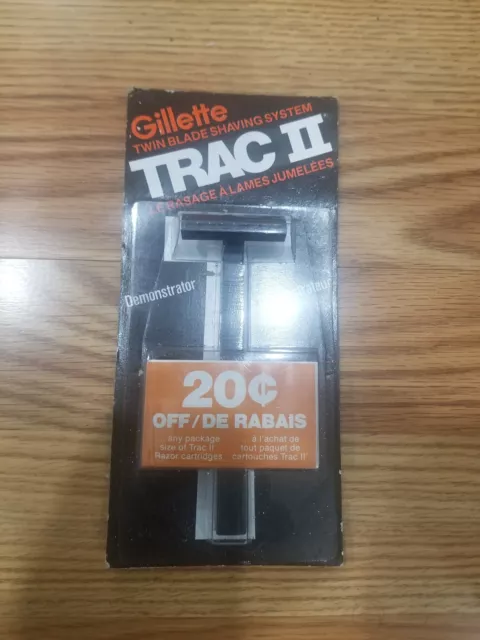 Gillette Trac II DEMONSTRATOR RAZOR Trac II Cartridges Compatible New in Package 2