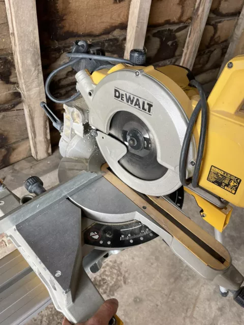 Dewalt DW777 LX 216mm Sliding Compound Mitre Saw 110v