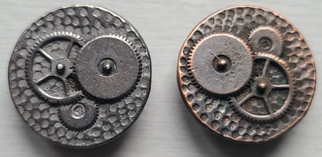Bouton ancien en cuivre argenté ? thème horlogerie 21 mm