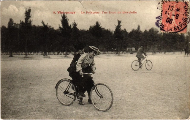 CPA AK Vincennes Le Polygone Une leeon de bieyelette FRANCE (1283309)
