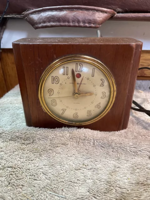 General Electric GE Wood Block Art Deco Clock 7H162 W/Cord Works Except Alarm219