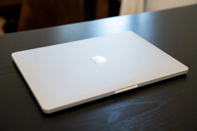 MacBook Pro 13,3'' A1989 i5- 8.Gen.| 512 GB| 16 GB RAM| QUERTY| 11 mon. warranty