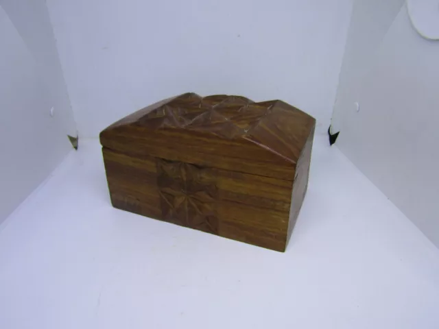 Caja de madera vintage tallada profunda hecha a mano - Tapa con bisagras - Madera oscura mediana