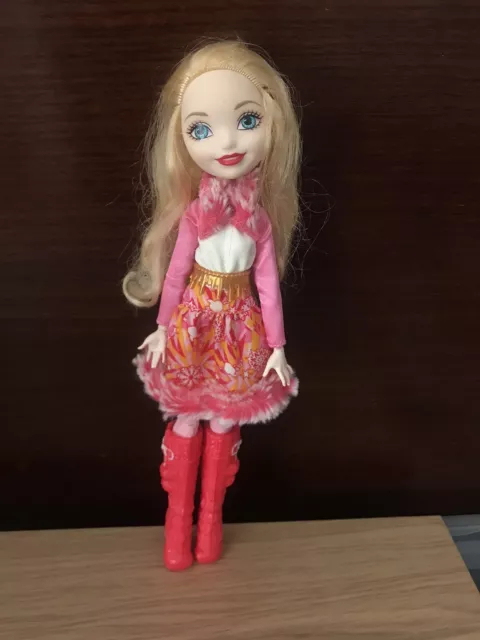 Ever After High DPG88 Epic Winter Apple White Doll