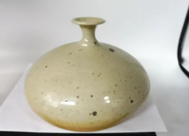 VASE ROND PLAT EN GRES MODERNISTE à identifier