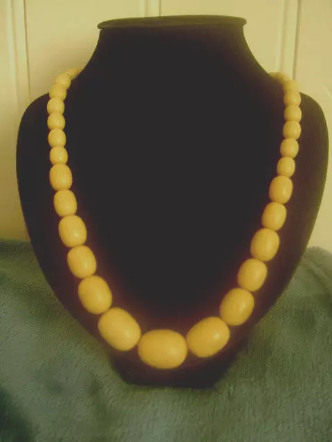 ART DECO Beau collier en matière veinée - os ? baquélite ?