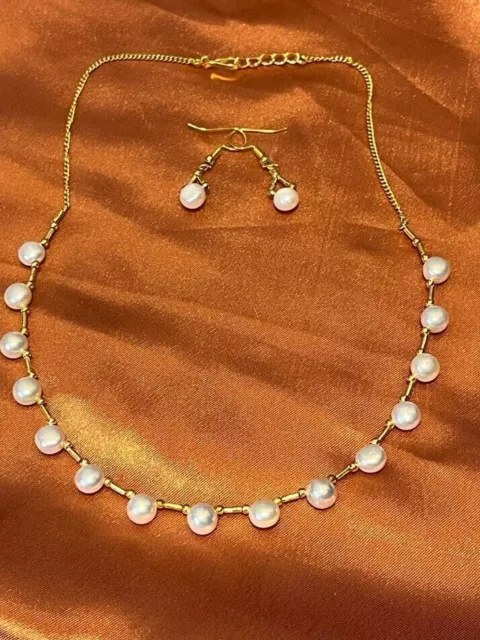 Collar de Perlas con pendientes Moderna - Dorado