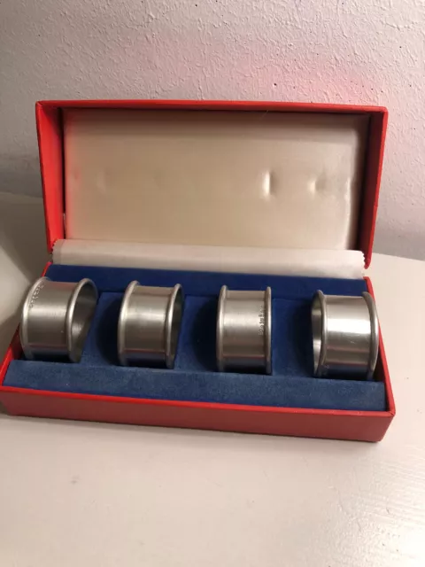 4 Serviettenringe, Set,  Zinn, Punzierung "Pewter", in schöner Box, wie neu***