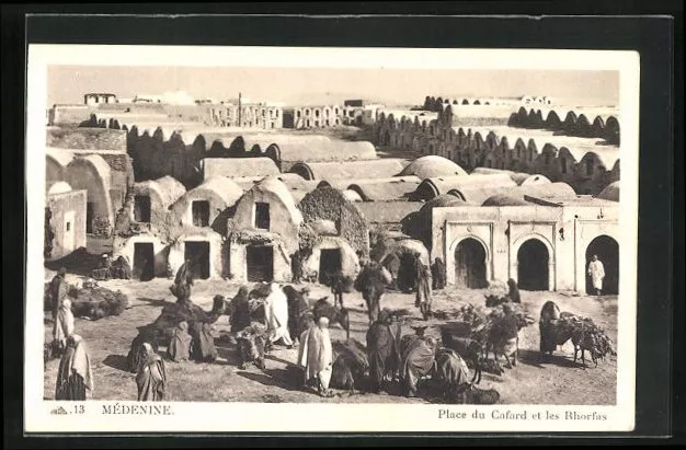 CPA Médenine, Place du Cafard et les Rhorfas, Kamele