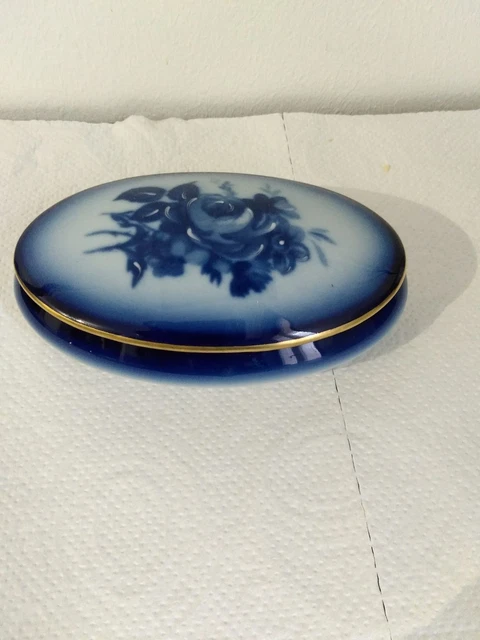 Ancienne Bonbonnière En Porcelaine L.F. Avec Scène De Calèche, XXe Ou Avant