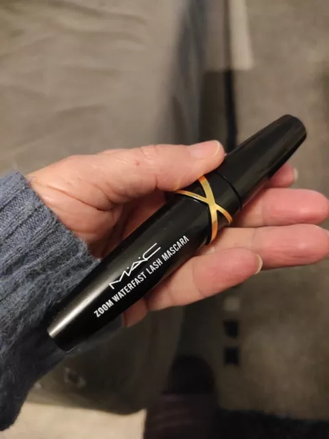 Mac Zoom Waterfast Lash Mascara 3