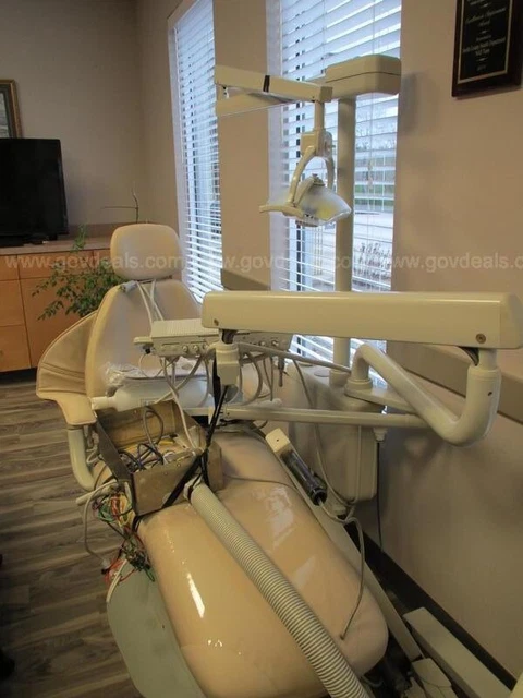 Marus Dental Unit / Chair With Degotzen BLD20 X-Ray Unit