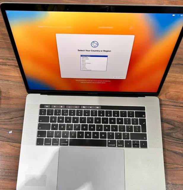 Apple MacBook Pro 15 pollici laptop con Touch Bar (Intel Core i7, 16 GB RAM, 256 GB