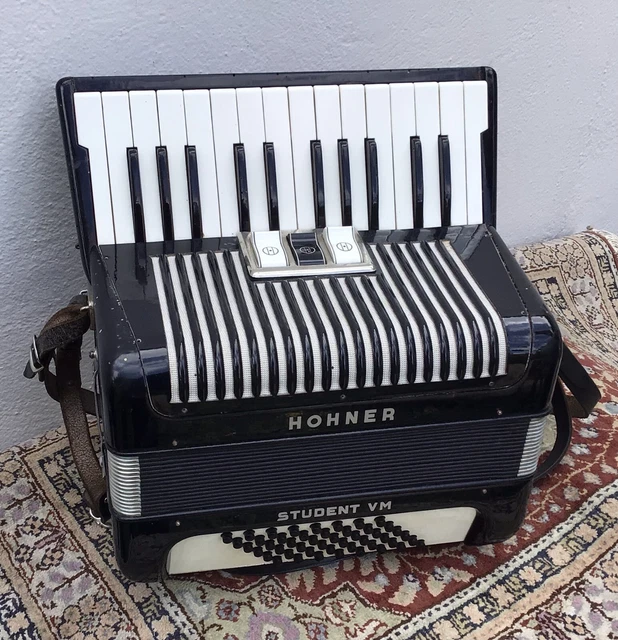 HOHNER STUDENT VM 48 Bass Piano Accordion with Harness Straps £251.30