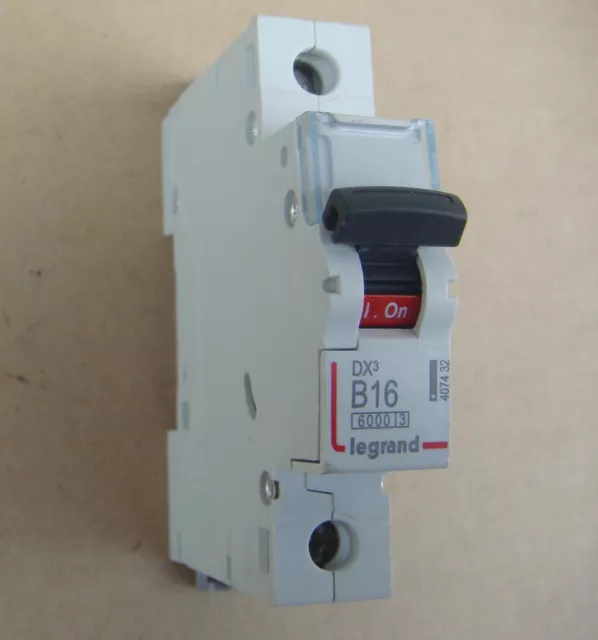 Lot de 2 Disjoncteurs LEGRAND 407432- DX3- 1Pôle- B16- 16A- 10KA- 230/400 V~