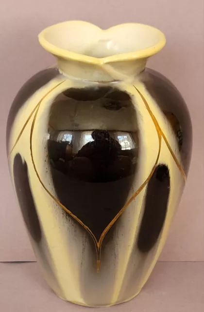 Alte Keramik Vase mit  Gold Ornament, hat Krakelee.