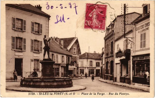 CPA Saint-Leu Place de la Forge FRANCE (1330336)