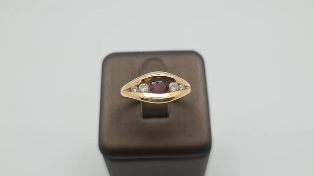 Bague Or Jaune 18 Carats Diamants Et Rubis - Style Art Déco - Taille 51 - Poids 3.73g - Occasion Très Bon état