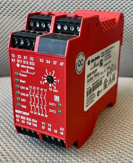 ALLEN BRADLEY GUARD Master 24AC/DC Safety Relay Model 440RM23147