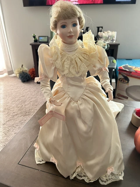 aston drake galleries collectible porcelain doll. Lisa By Artist Phil Tumminio