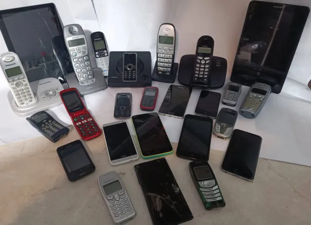 Konvolut für Sammler und Bastler: 25 Telefone, Tablets & Handys