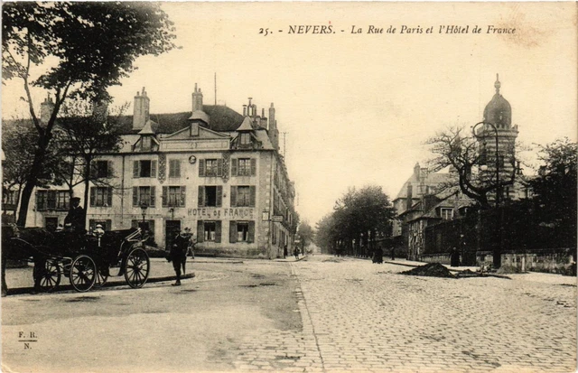 CPA NEVERS - La Rue de Paris et l'Hotel de France (293218)