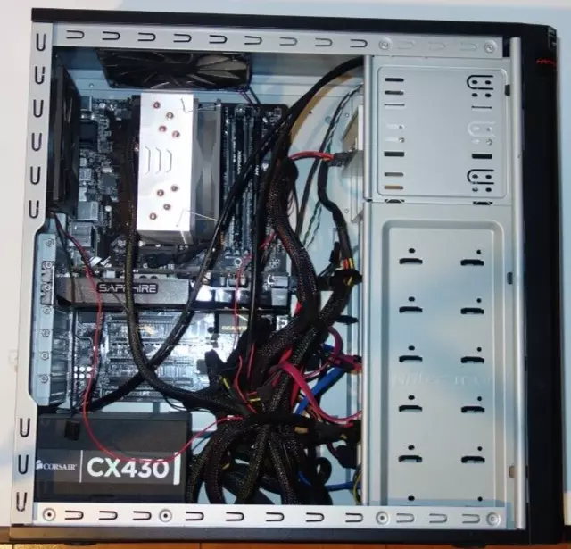 Custom Build PC - i3-6100 3.70GHz, Hyper X 8GB RAM, Sapphire HD7770, DVD Custom Build PC - i3-6100 3.70GHz, Hyper X 8GB RAM, Sapphire HD7770, DVD