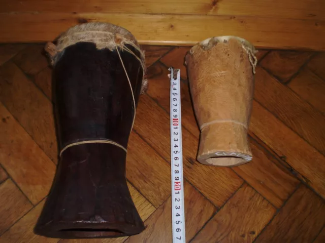 2 DJEMBE en BOIS VINTAGE - TRAVAILLE ARTISANAL. Bon état général 2