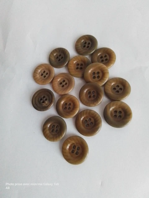 Lot 15 boutons multicolores, tricot,veste, robe,habits femme,manteau, chemises