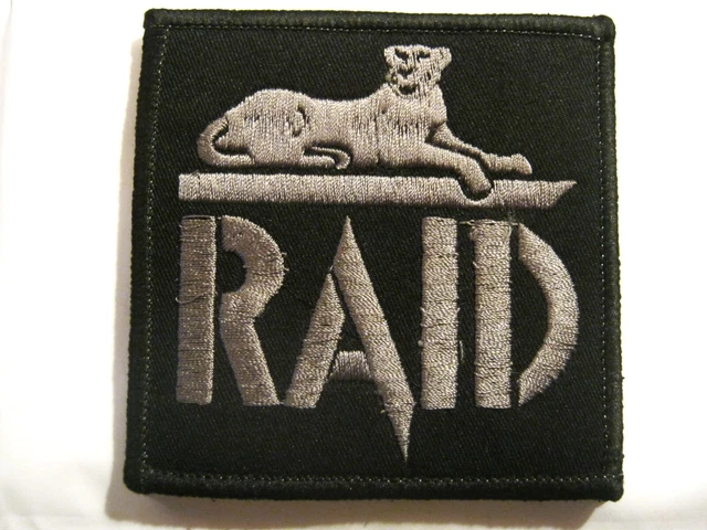 Patch Brodé Scratch – Ecusson Thermocollant – Motif Clio V6 – Taille 9 X 7,5 Cm – Inclus Carré Scratch 10×10 Cm