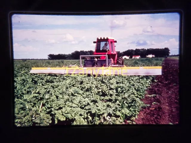 AC0919 35mm Slide of an Allis-Chalmers  from MEDIA ARCHIVES TRACTOR IN FIELD