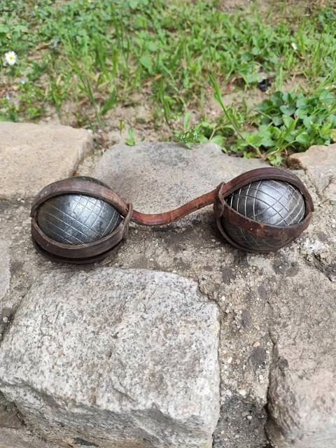 Ancienne Sacoche En Cuir Pour Boules De Pétanque (lyonnaise Ou Sport-boules) - Vide