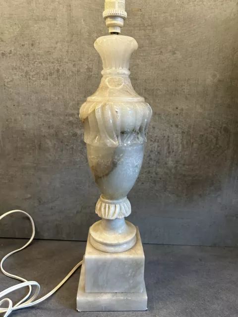 Jolie lampe en albâtre